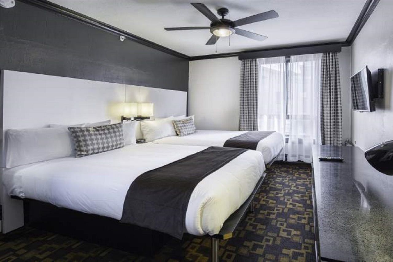 Adante Hotel, A C-two