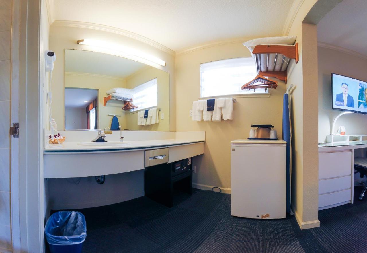 Motel At Golden Gate 2*