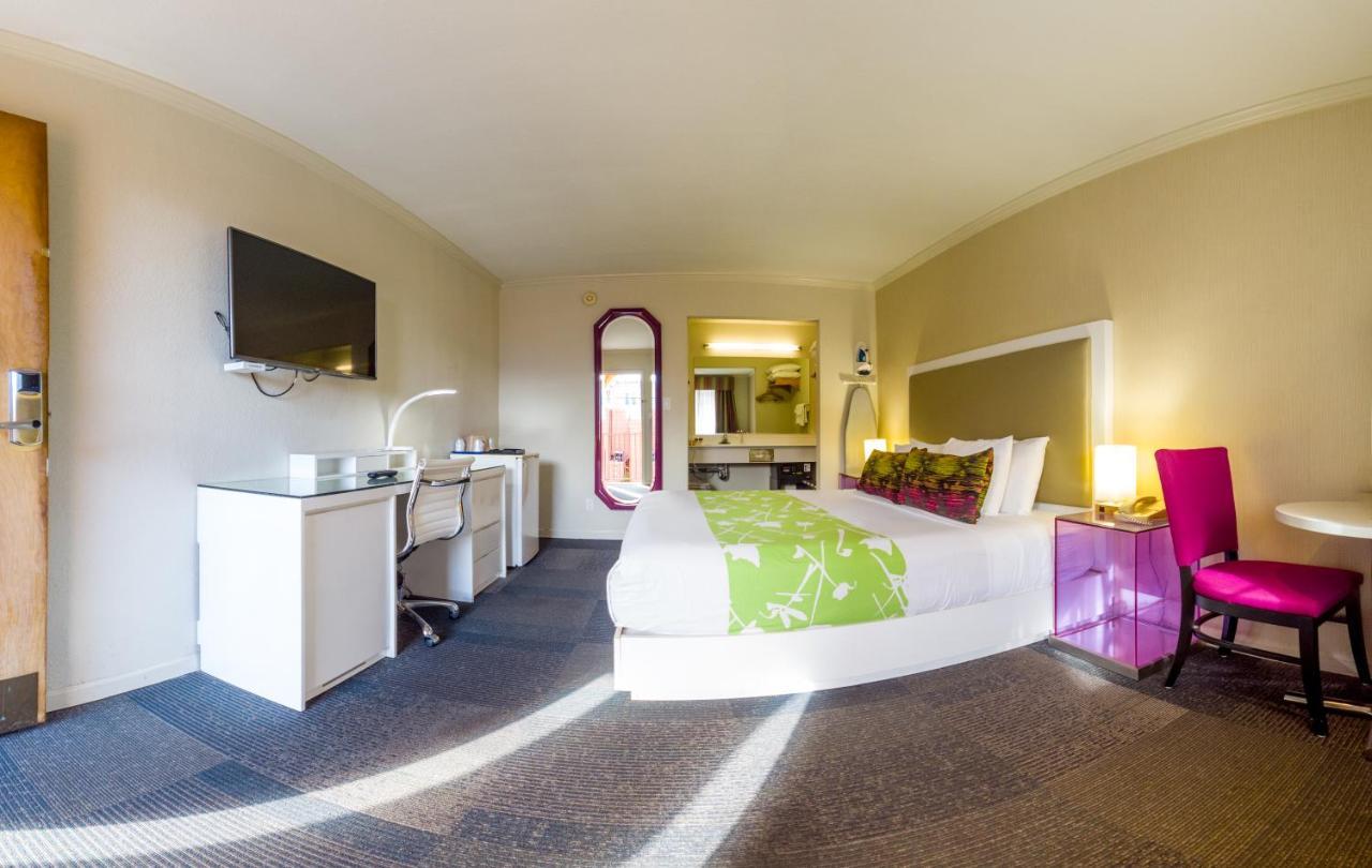 Motel At Golden Gate