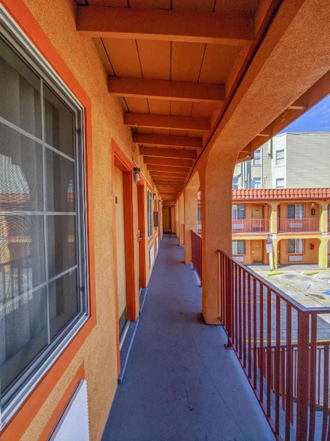 At Golden Gate Motel