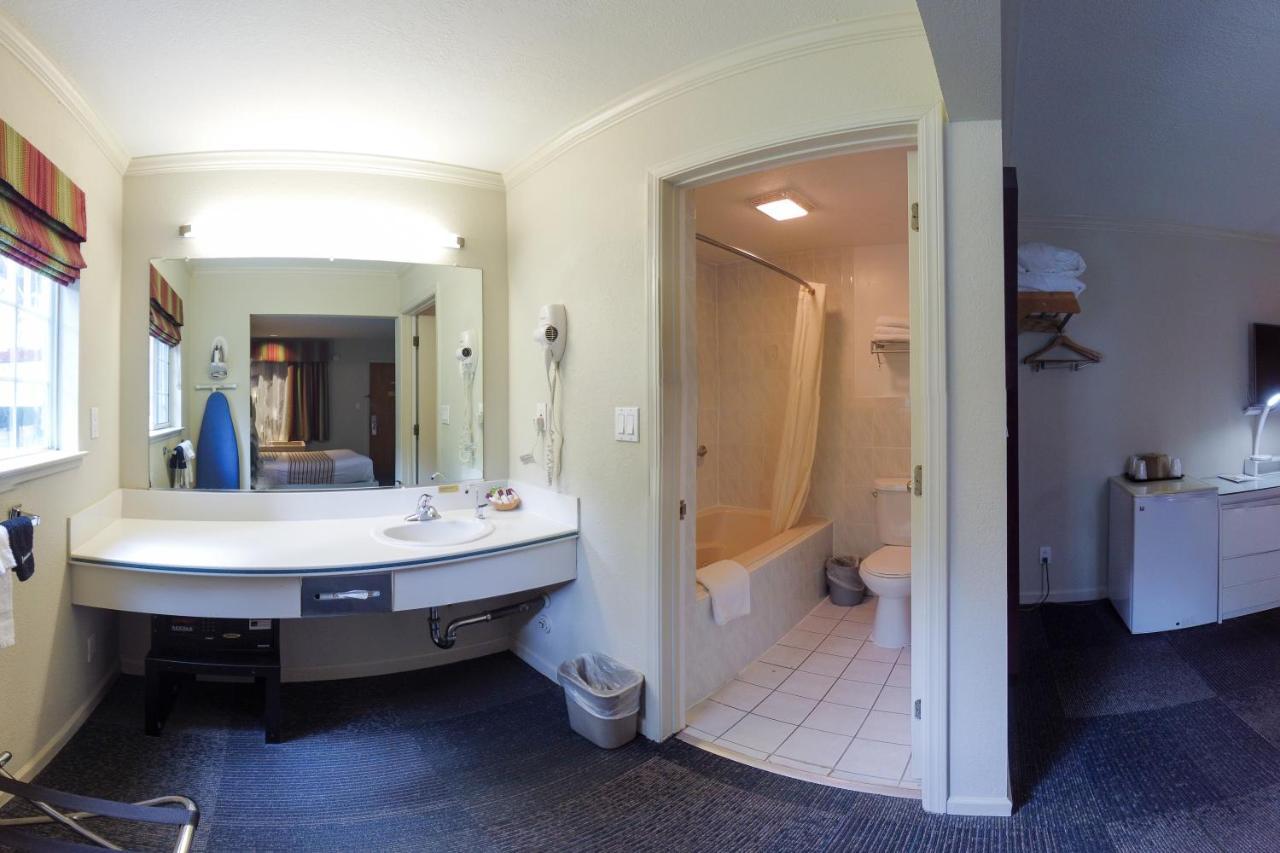 At Golden Gate Motel