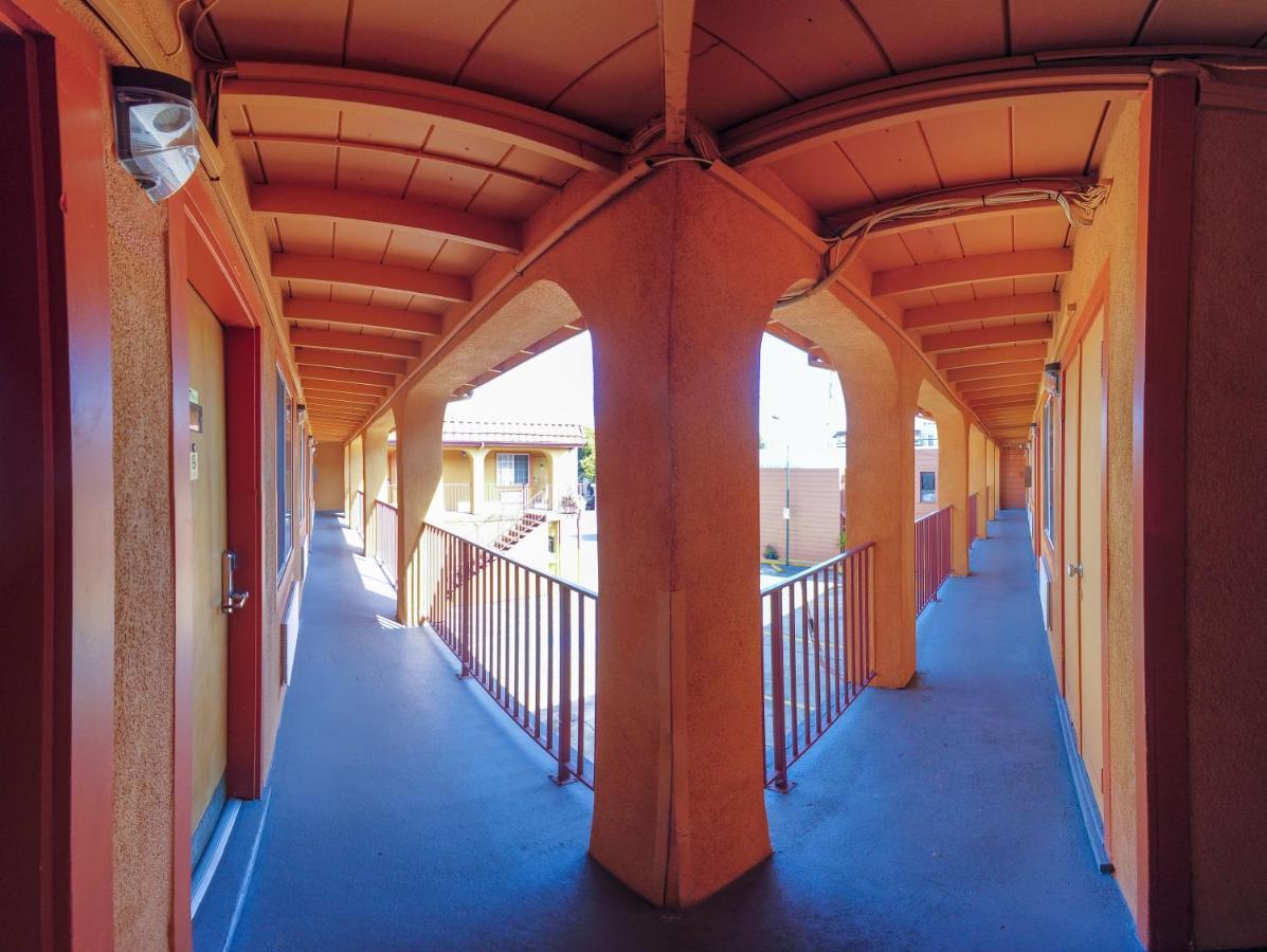 At Golden Gate Motel