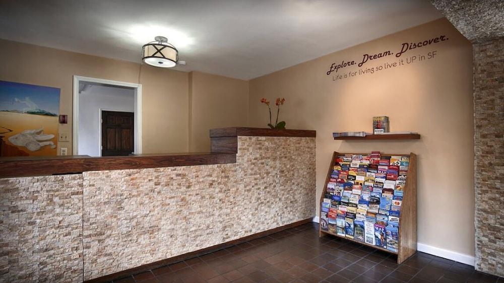 Civic Center Motel 2*