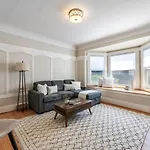 Super Convenient 1Br City Pad With Garage Parking