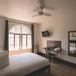 The Bartlett Hotel And Guesthouse