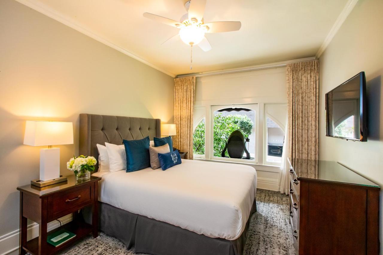 University Club Of 4*