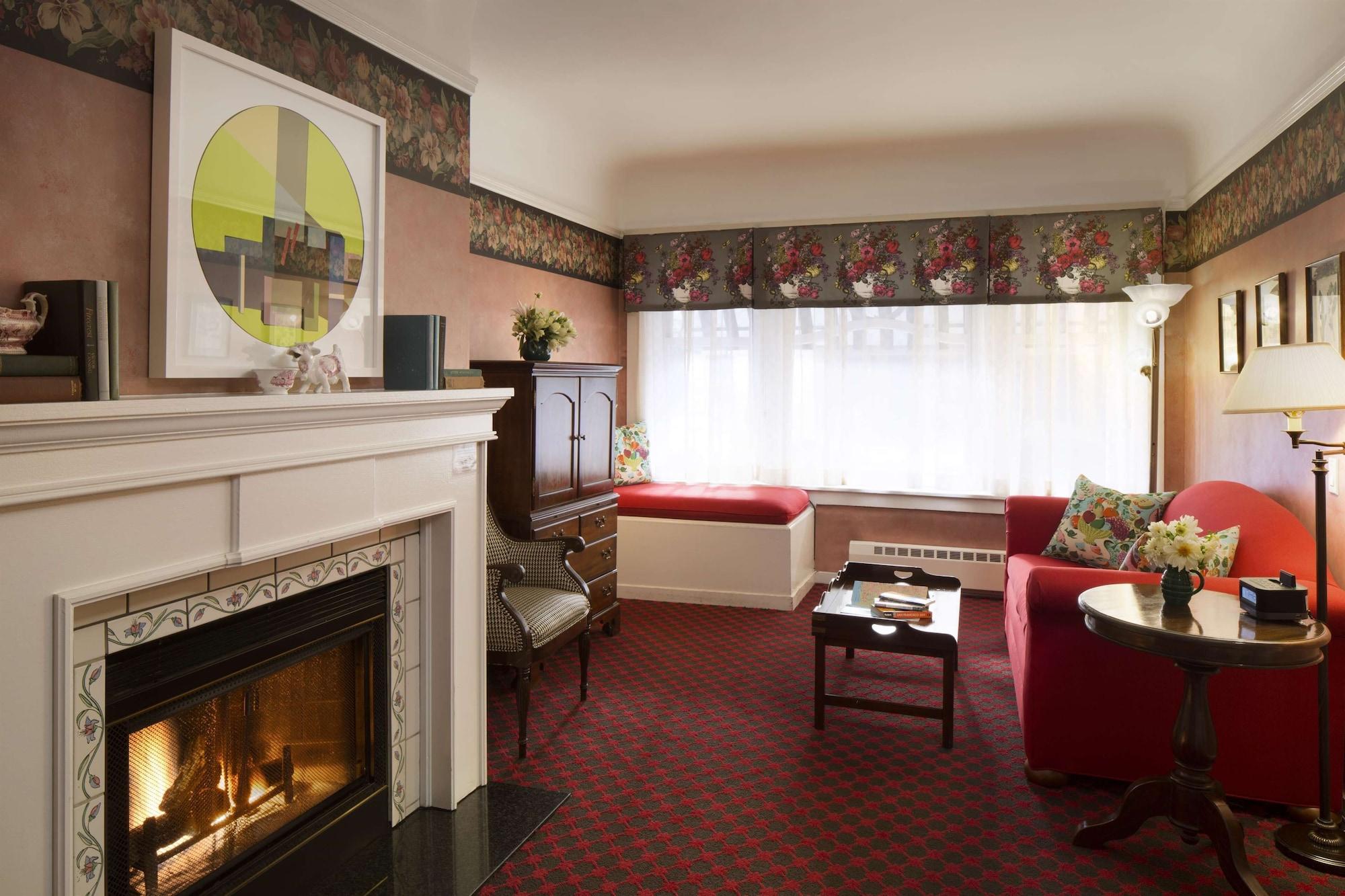 White Swan Hotel 3*