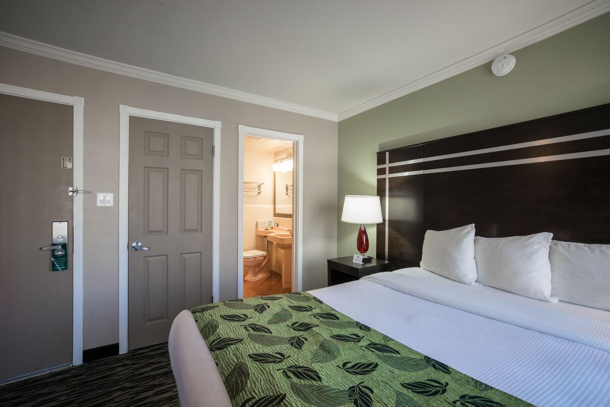 Capri Motel 2*