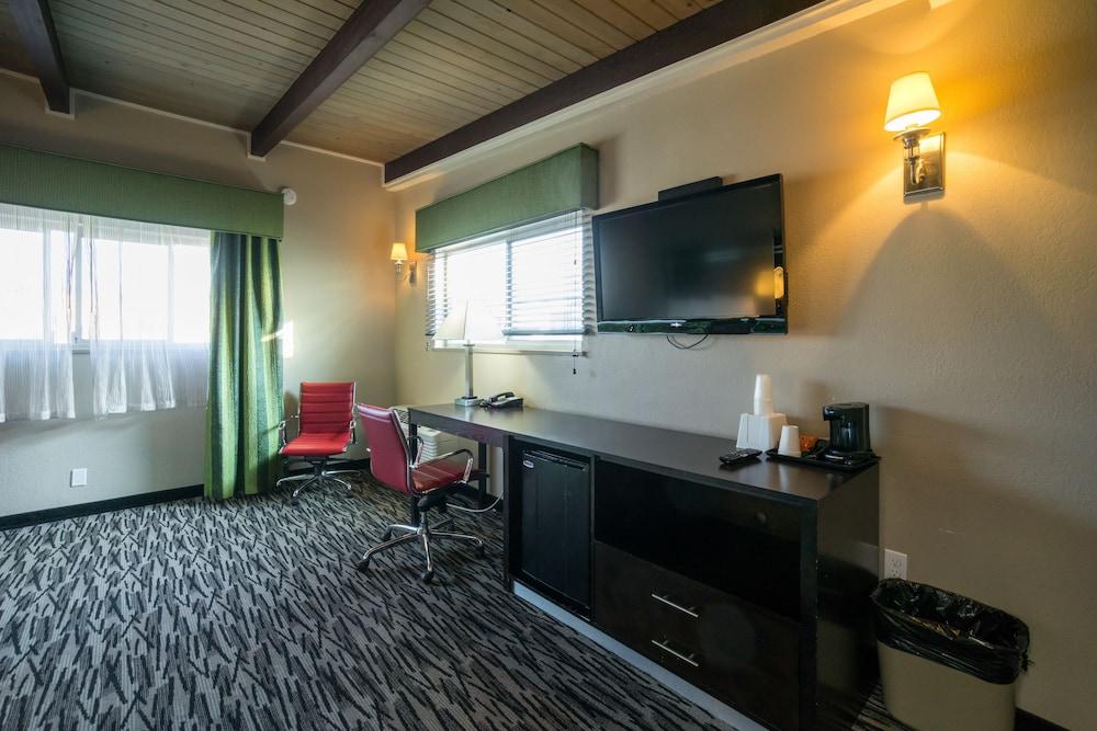 Capri Motel