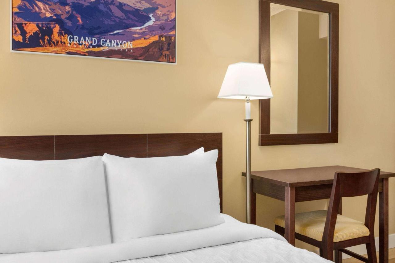Travelodge By Wyndham Presidio Motel 2*