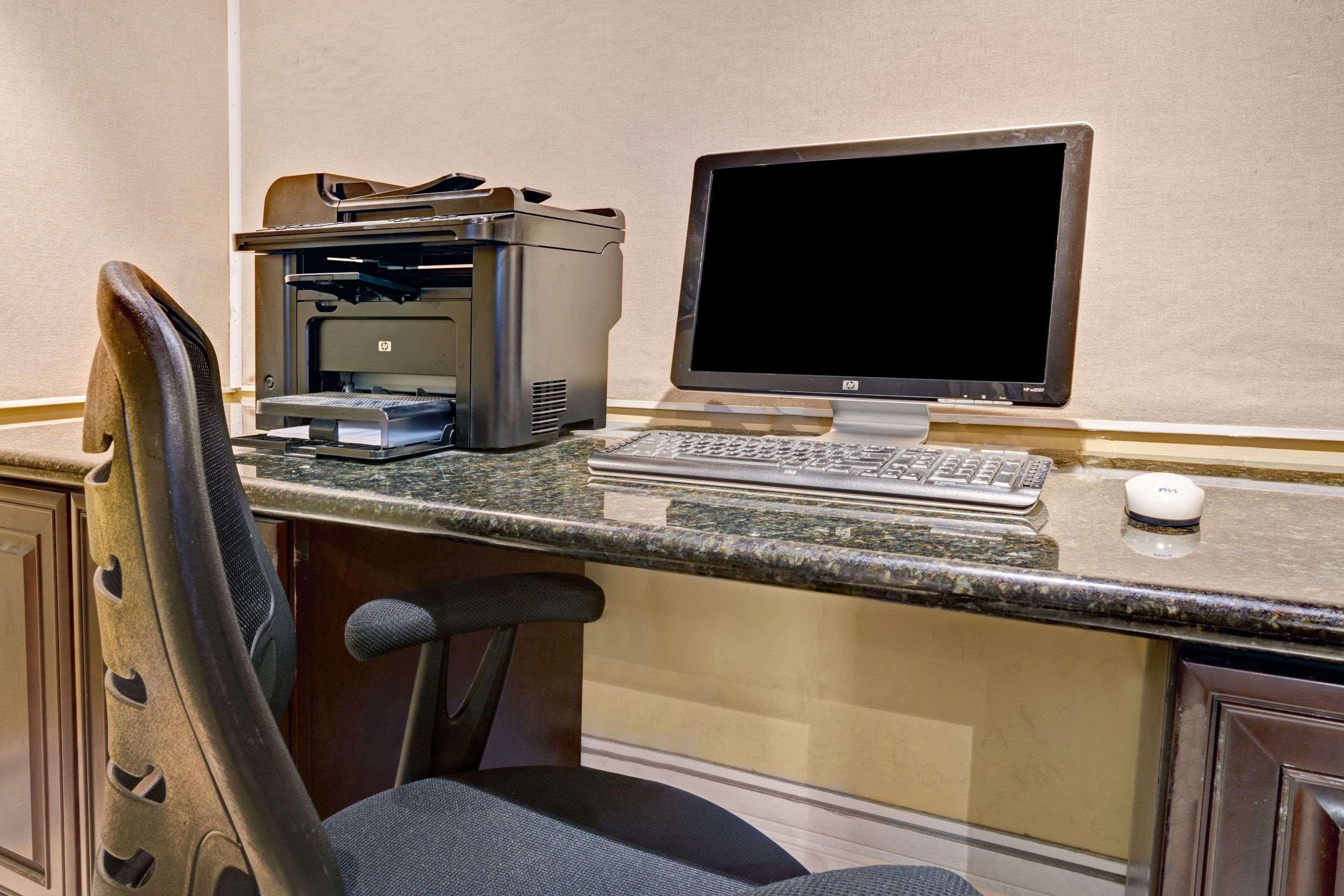 Travelodge By Wyndham Presidio 2*