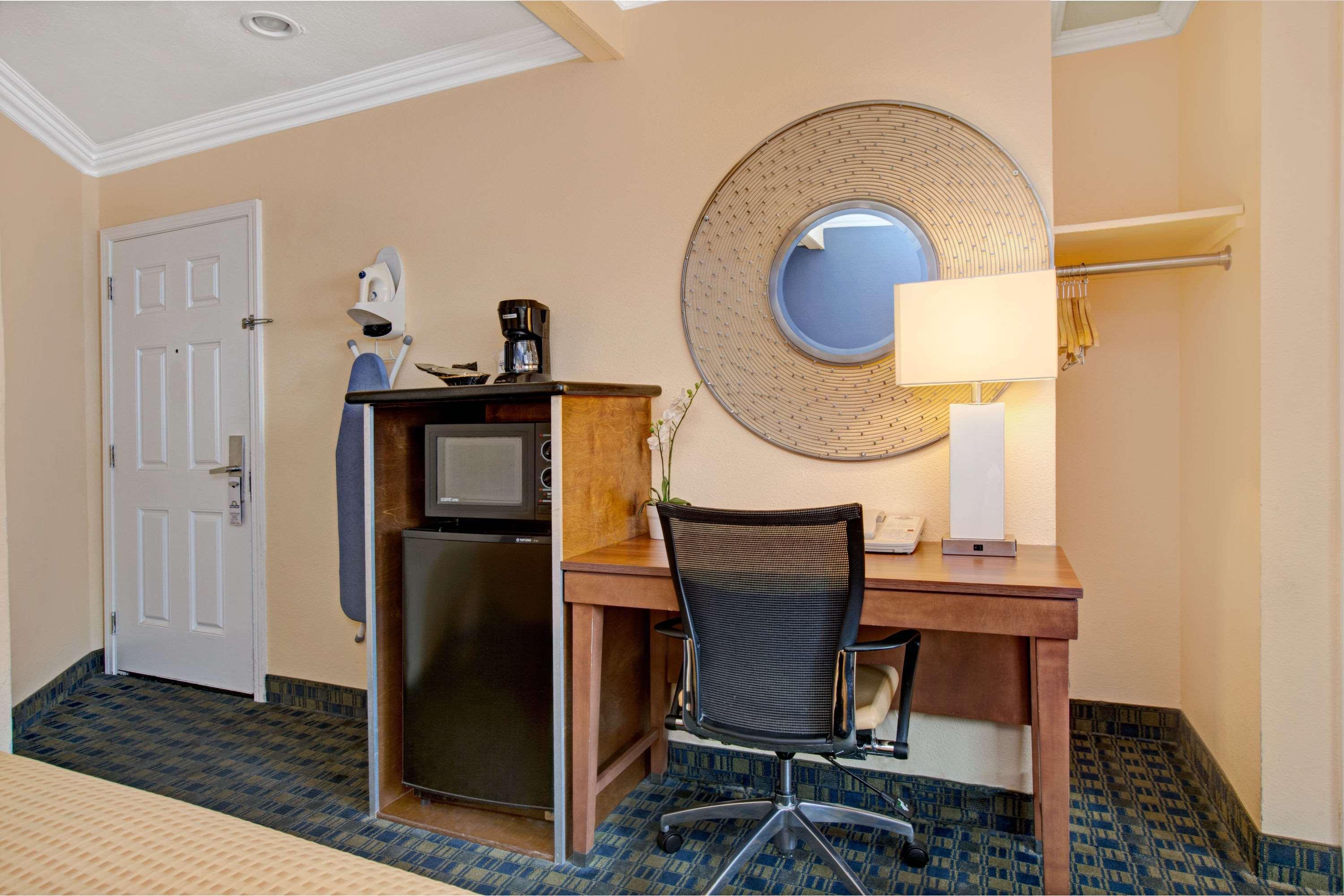 Hotel Days - Lombard