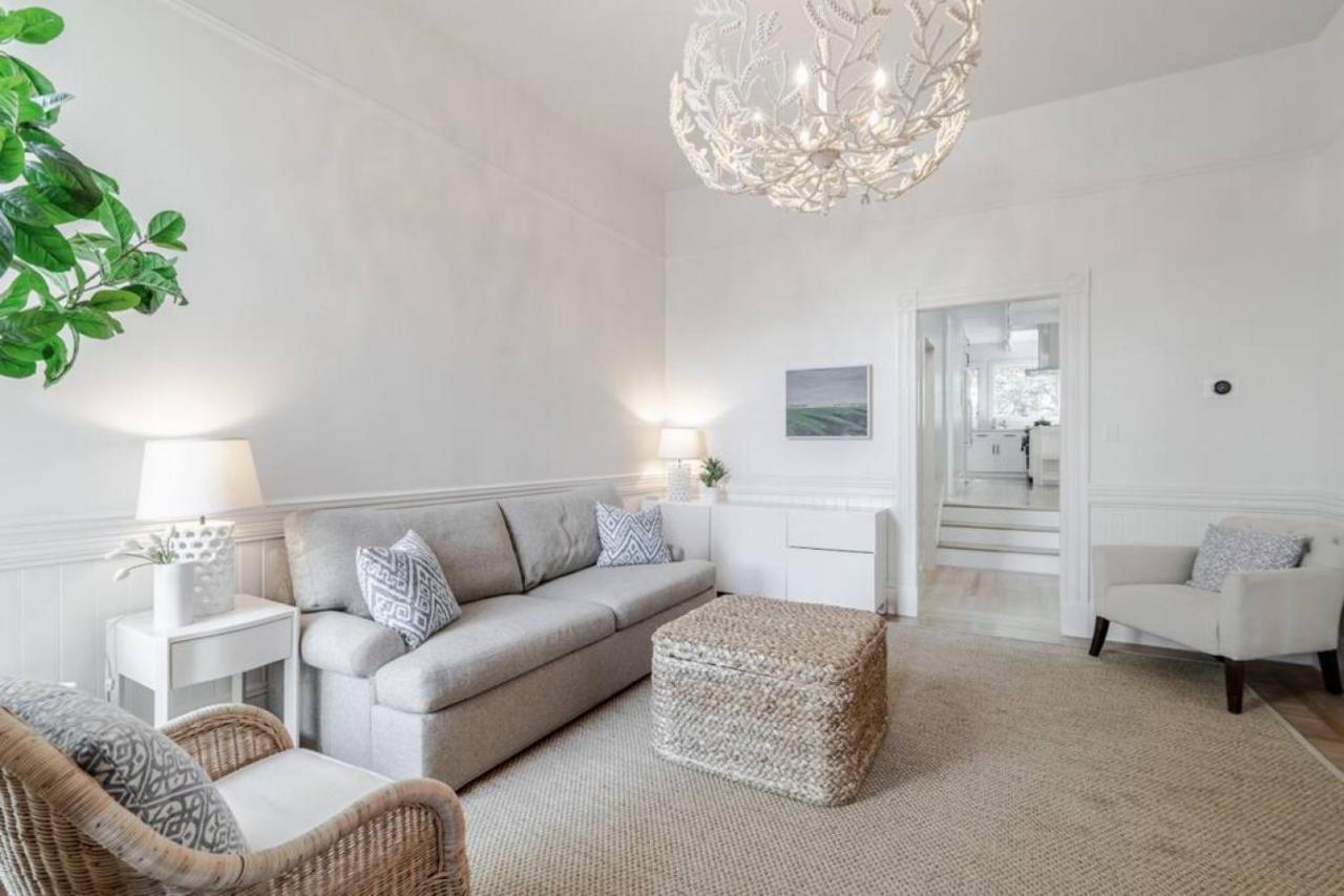 Charming Victorian Oasis With An Elegant And Spacious Haven