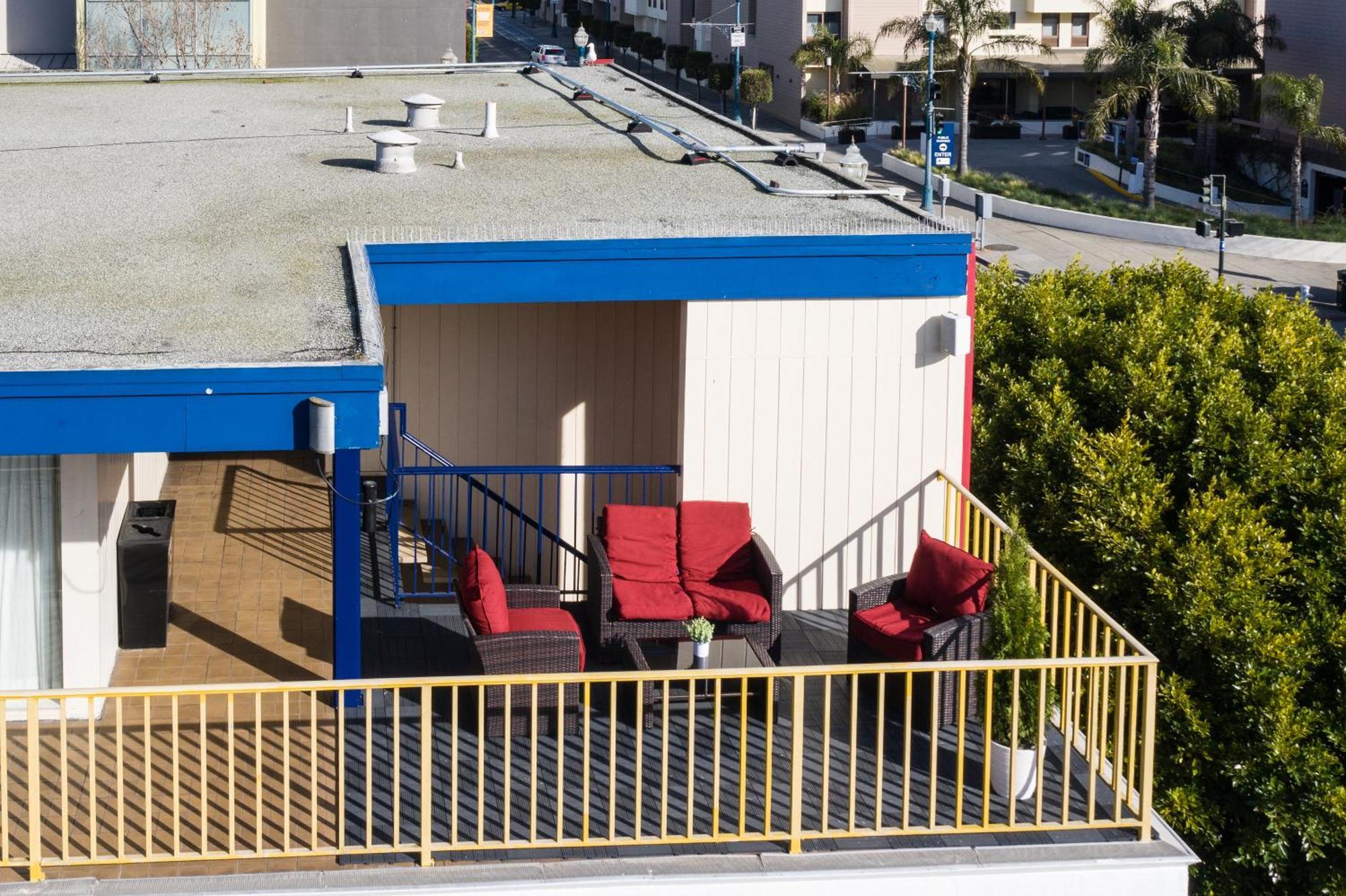 The Wharf Motel 2*