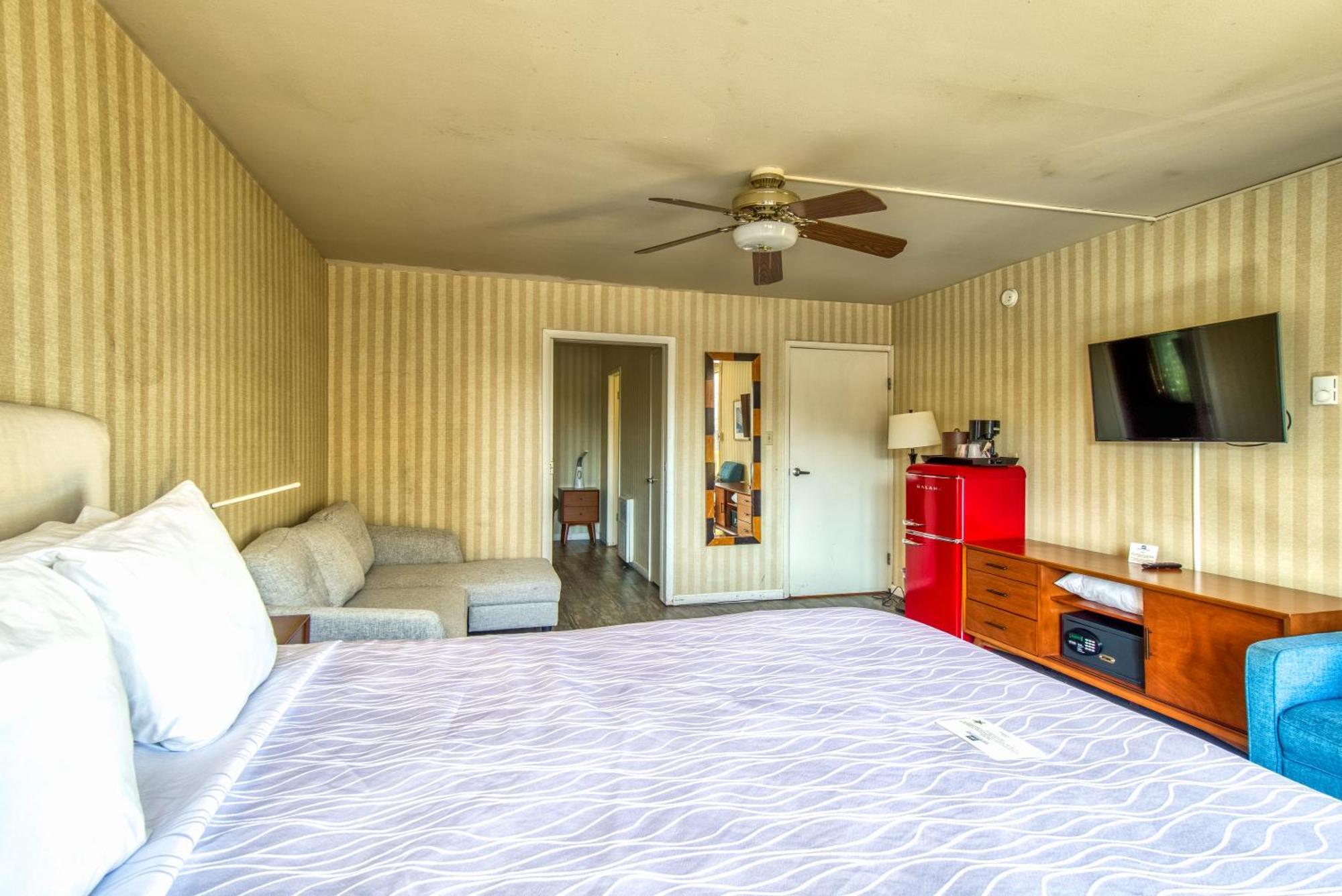 The Wharf Motel 2*