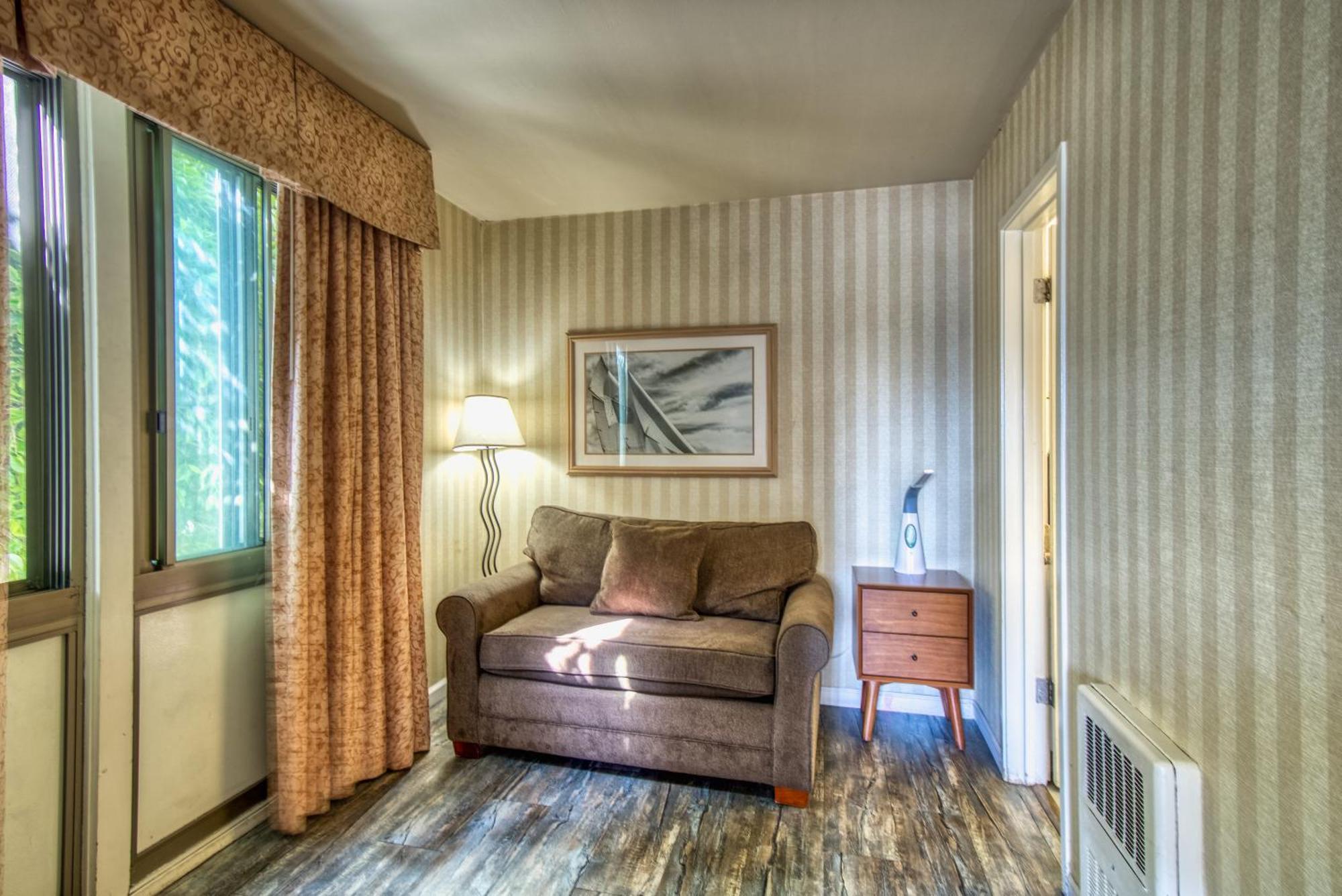 Motel The Wharf 2*