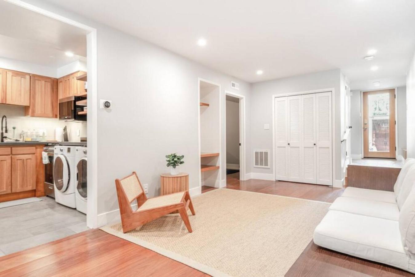 Charming Victorian Oasis With An Elegant And Spacious Haven *