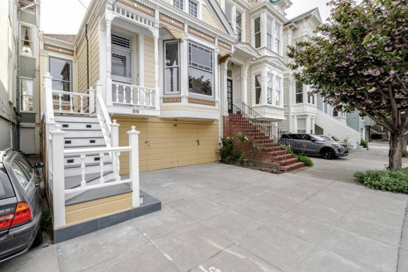 Charming Victorian Oasis With An Elegant And Spacious Haven