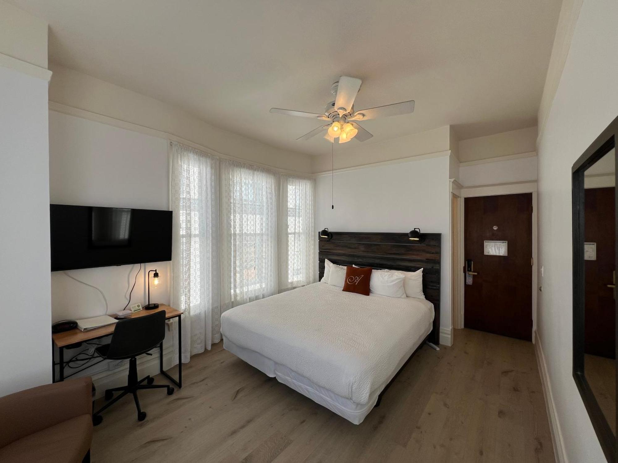 The Andrews Hotel 3*