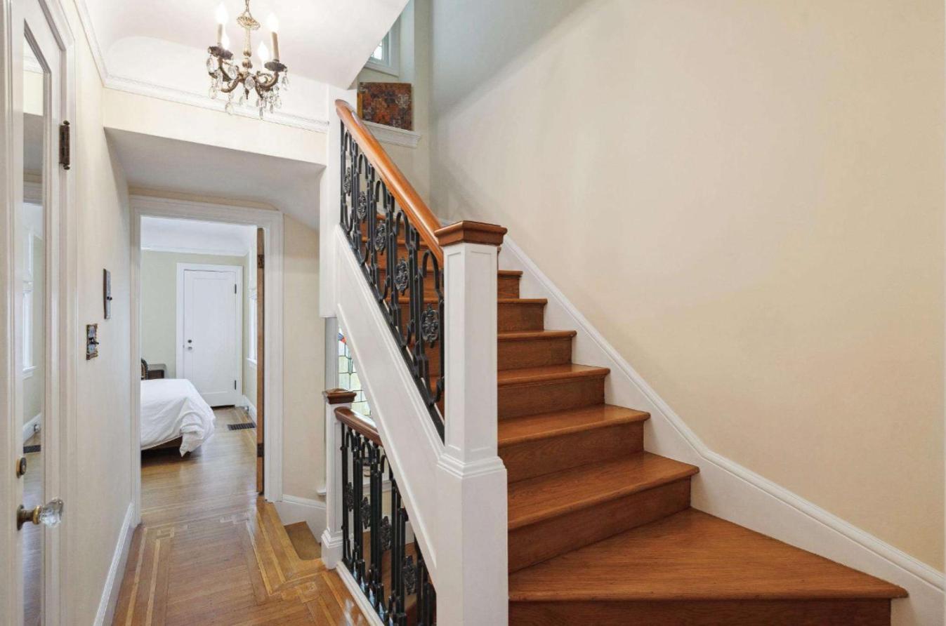 Nob Hill Charm Bed & Breakfast