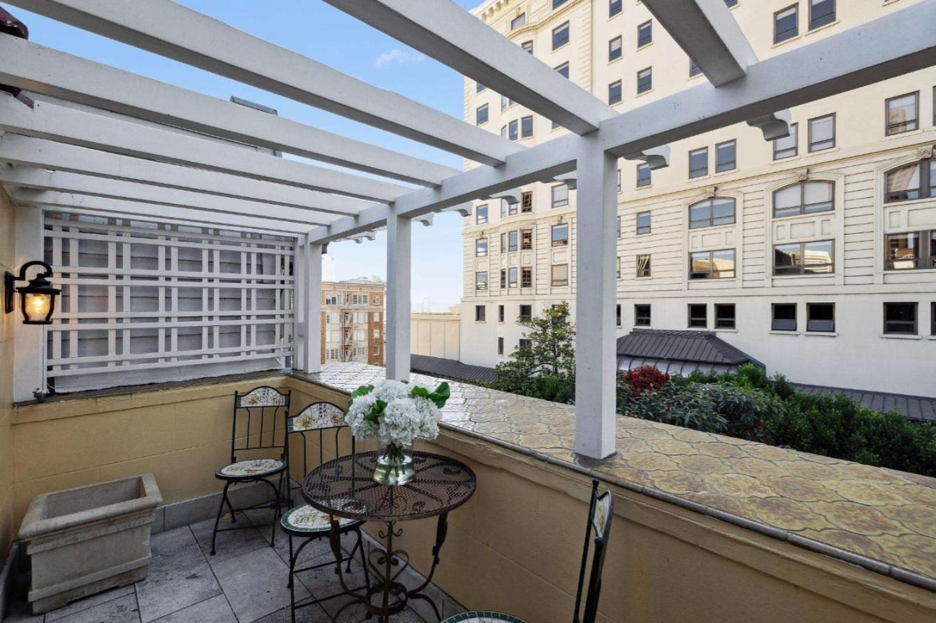 Nob Hill Charm Bed & Breakfast 4*