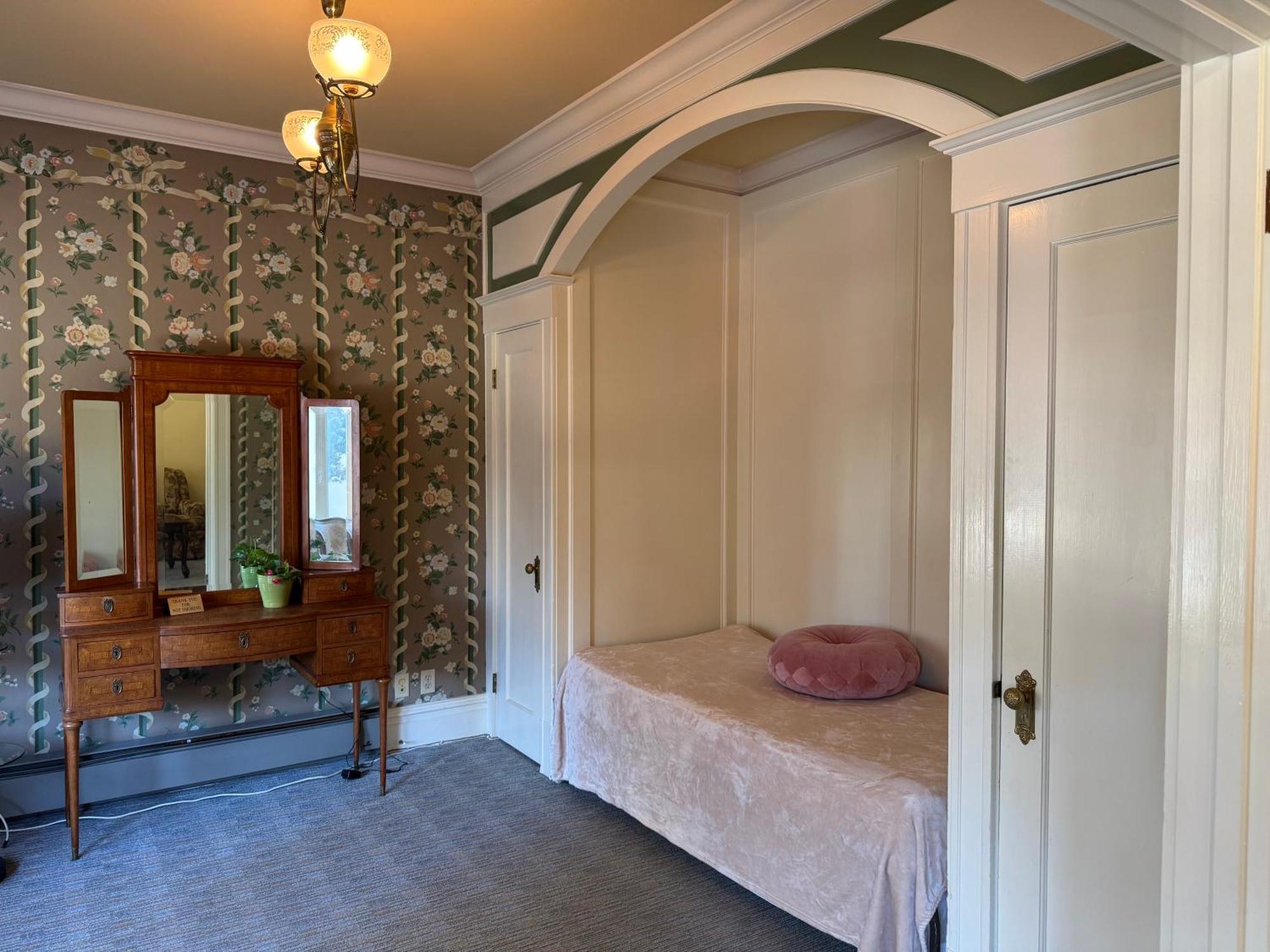Nob Hill Bed & Breakfast 3*