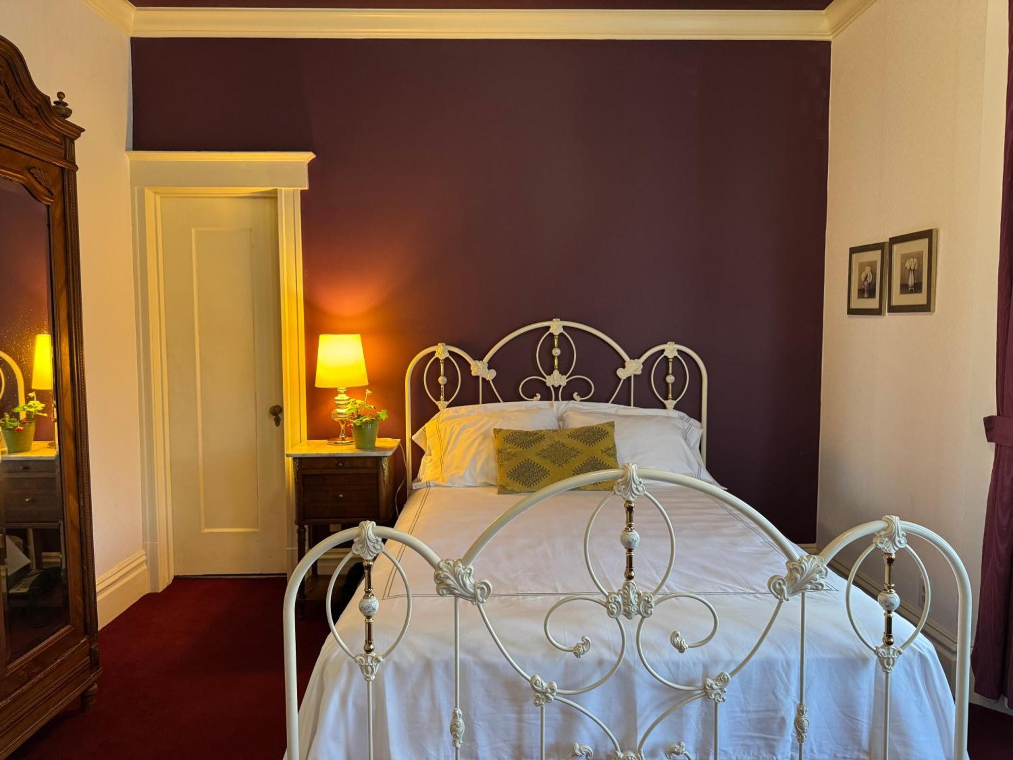 Nob Hill Bed & Breakfast 3*