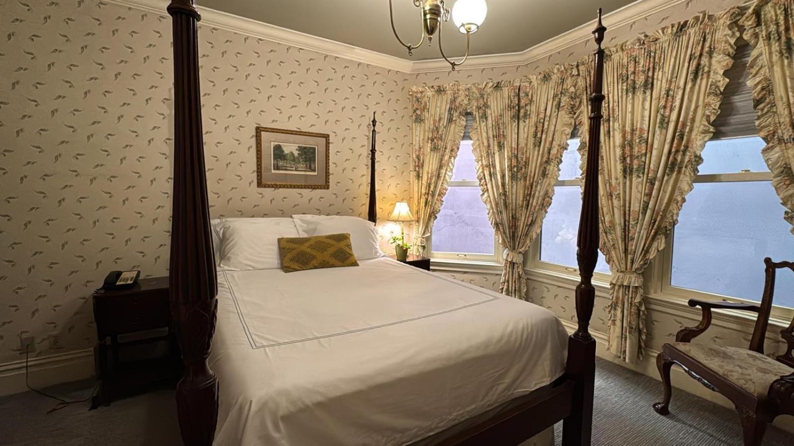 Nob Hill Bed & Breakfast 3*