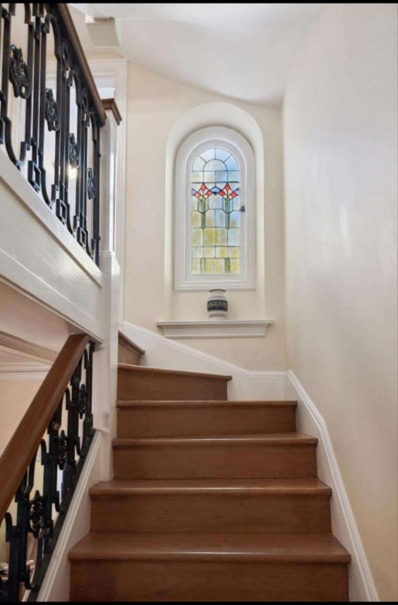 Nob Hill Charm 4*