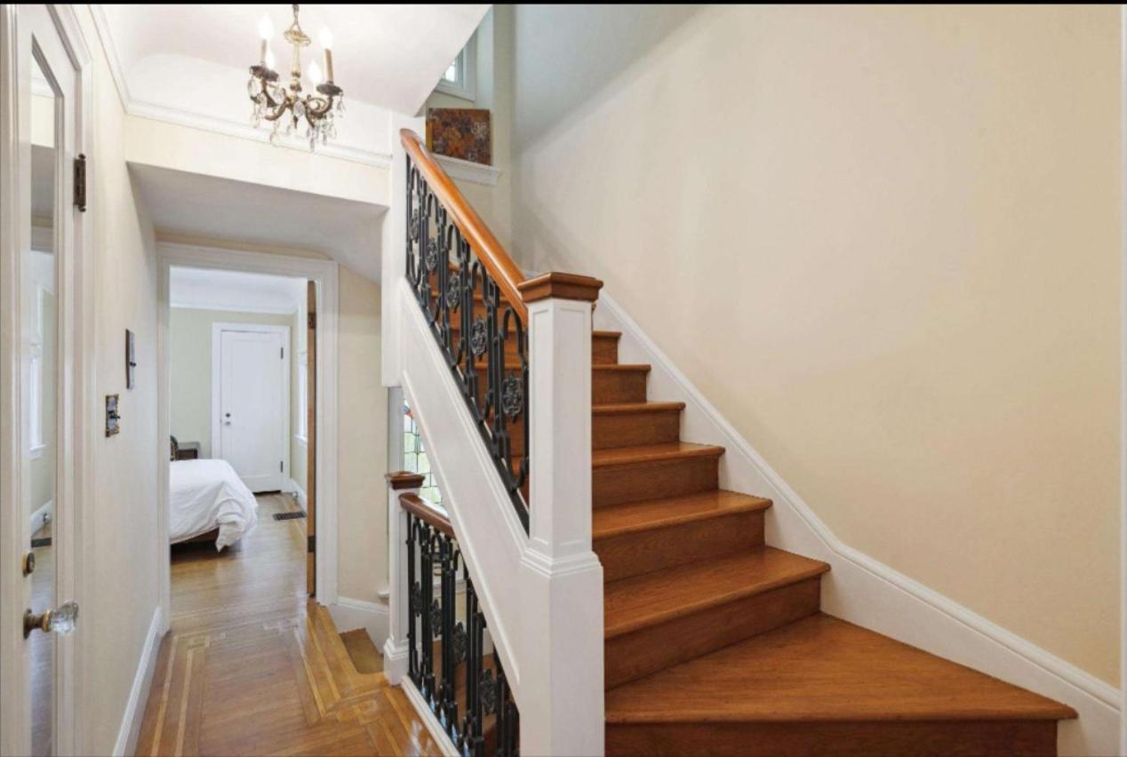 Nob Hill Charm 4*