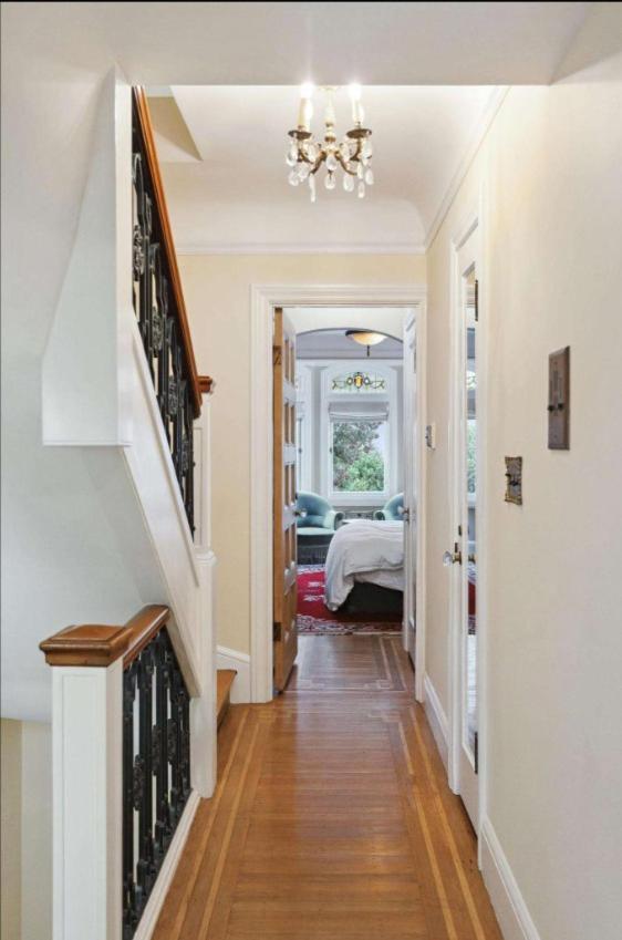 Nob Hill Charm 4*