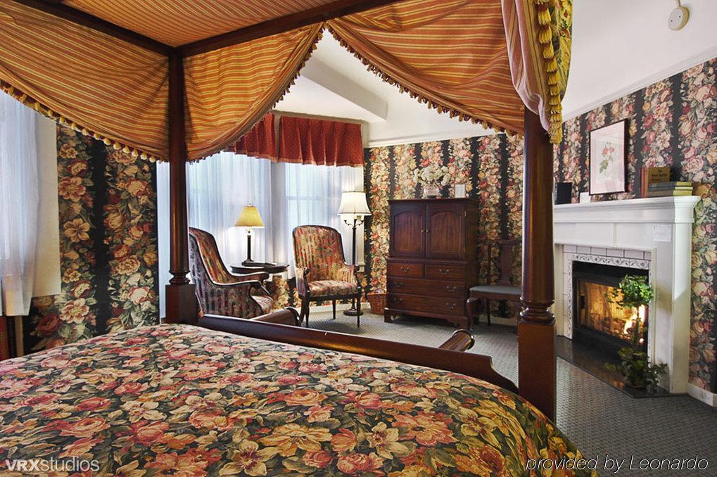 White Swan Hotel 3*
