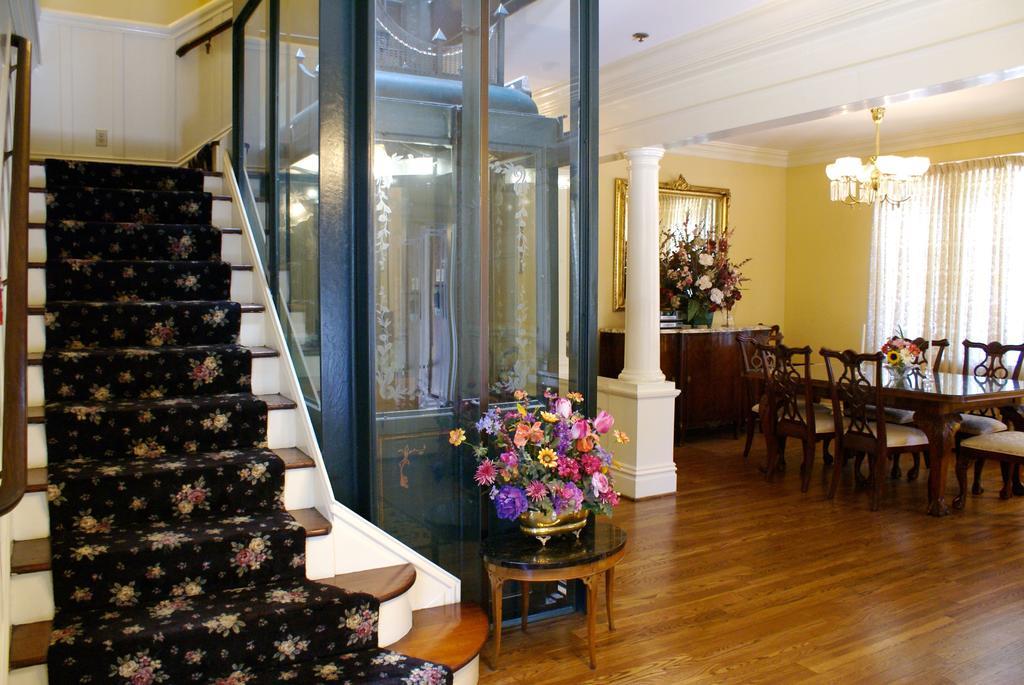 Nob Hill Bed & Breakfast 3*