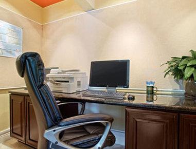 Travelodge By Wyndham Presidio 2*