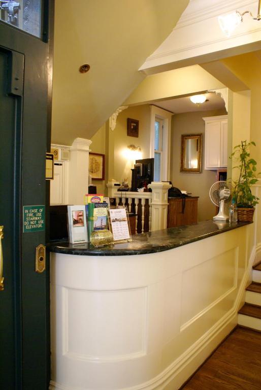Nob Hill Bed & Breakfast 3*