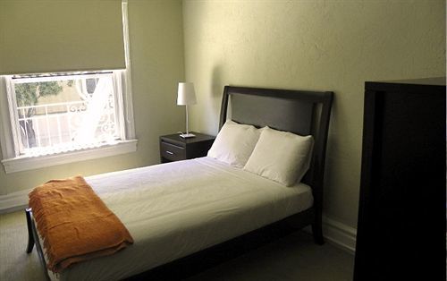 Casa Loma 2*
