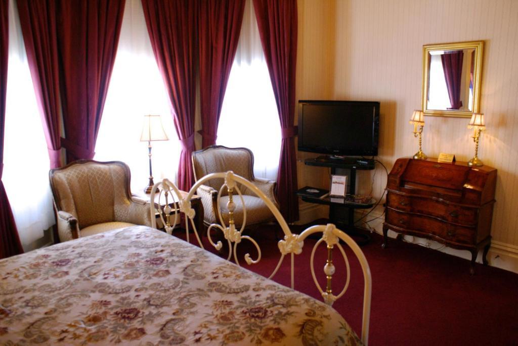 Nob Hill Bed & Breakfast