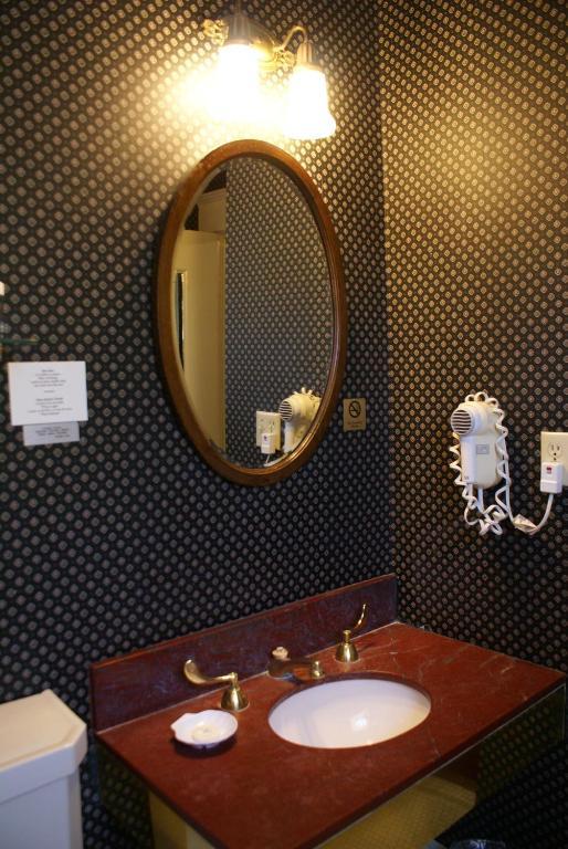 Nob Hill Bed & Breakfast 3*