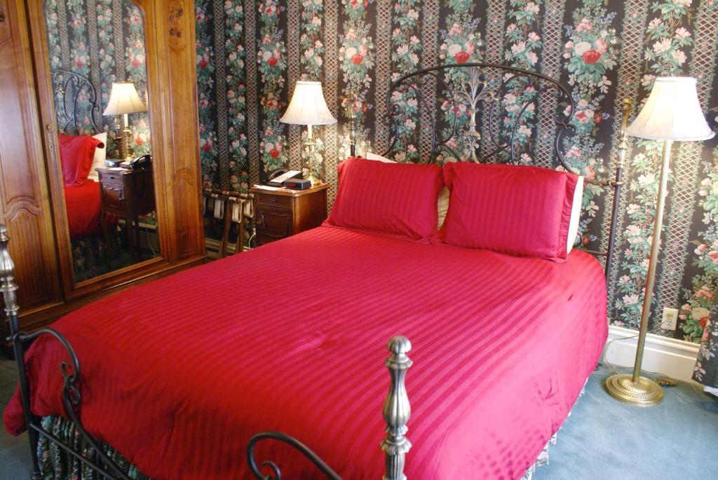 Nob Hill Bed & Breakfast 3*