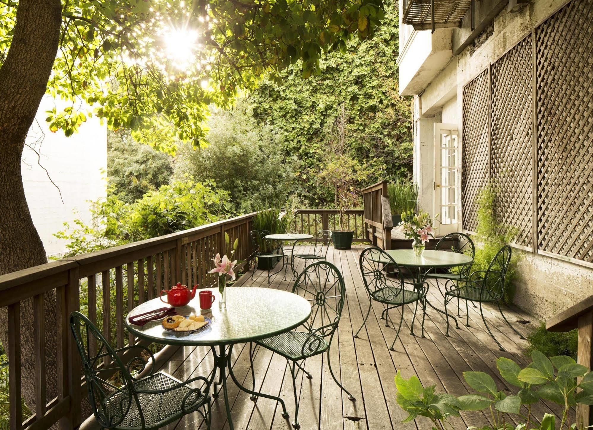 White Swan Hotel 3*