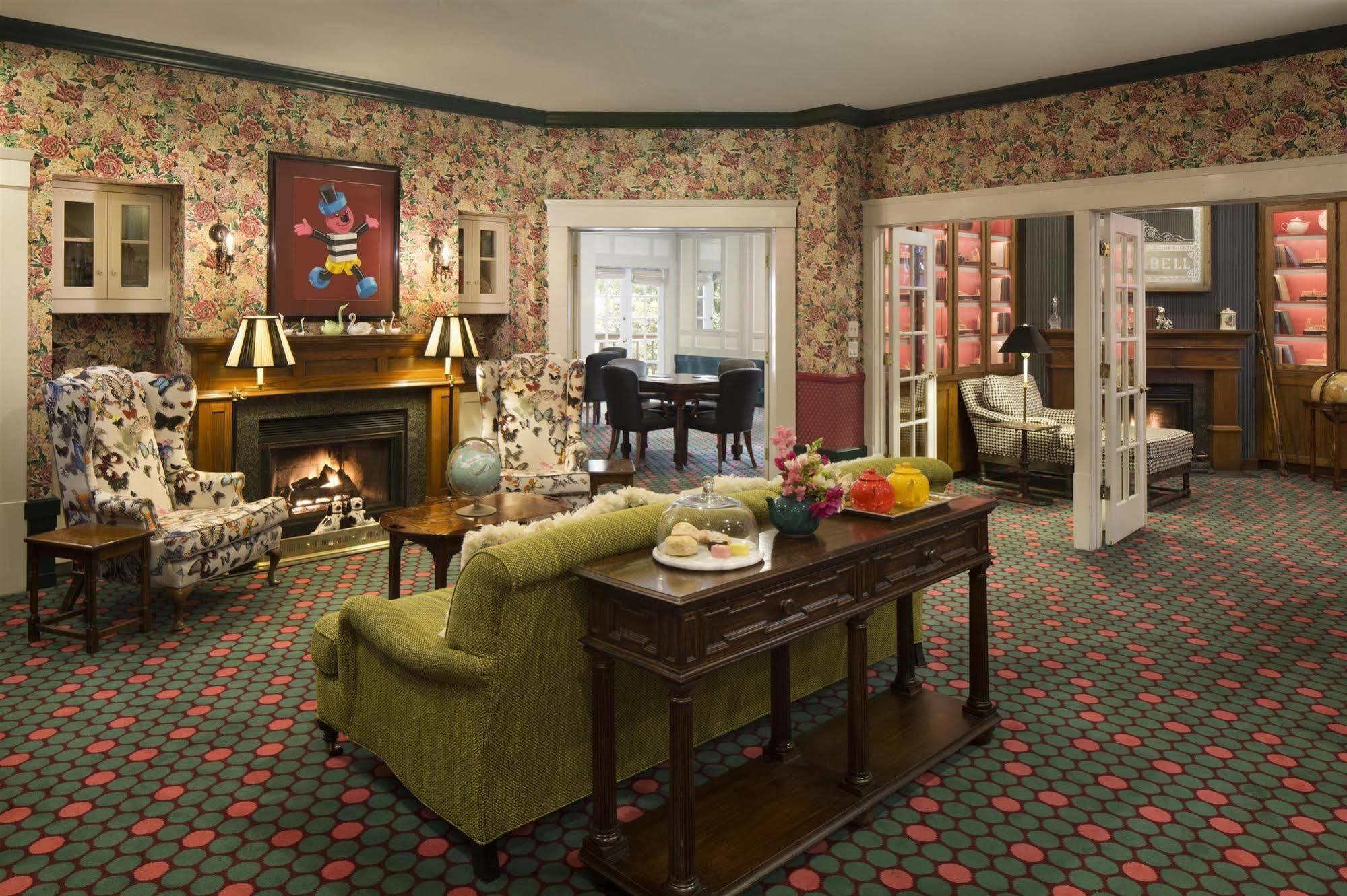Hotel White Swan 3*