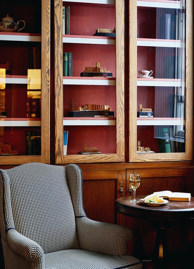 White Swan Hotel 3*