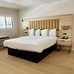 Nob Hill Motor Inn -Newly Updated Rooms!