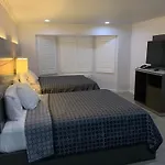 Mirage Inn & Suites