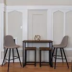 Super Convenient 1Br City Pad With Garage Parking