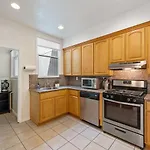 Super Convenient 1Br City Pad With Garage Parking