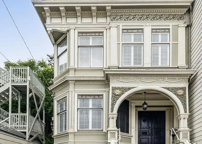 Historic & Charming Victorian Home Sleeps 11