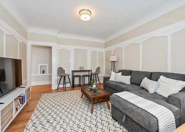 Super Convenient 1Br City Pad With Garage Parking