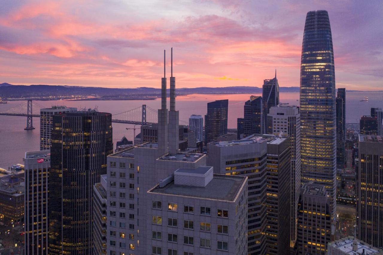 Four Seasons At Embarcadero Hotel