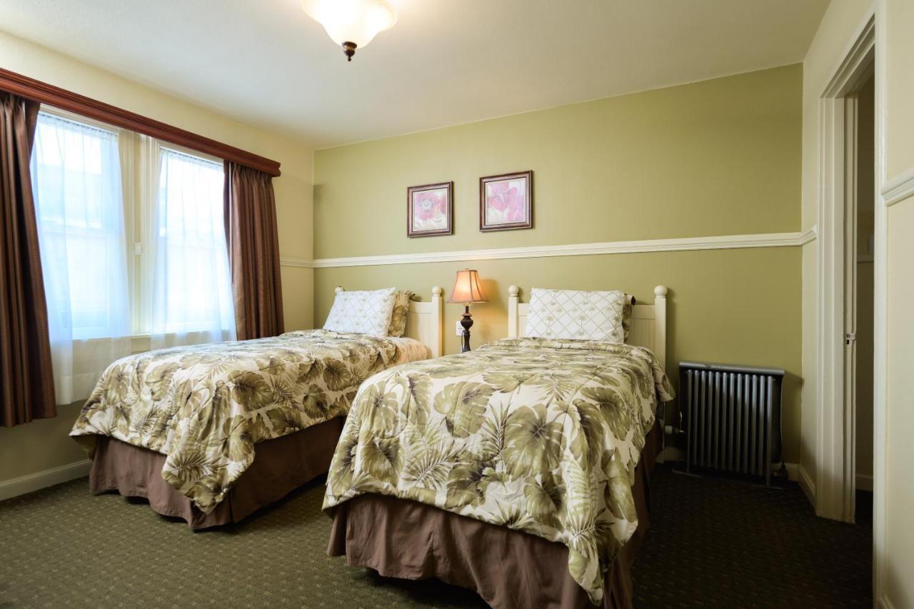 Marina Motel 3*